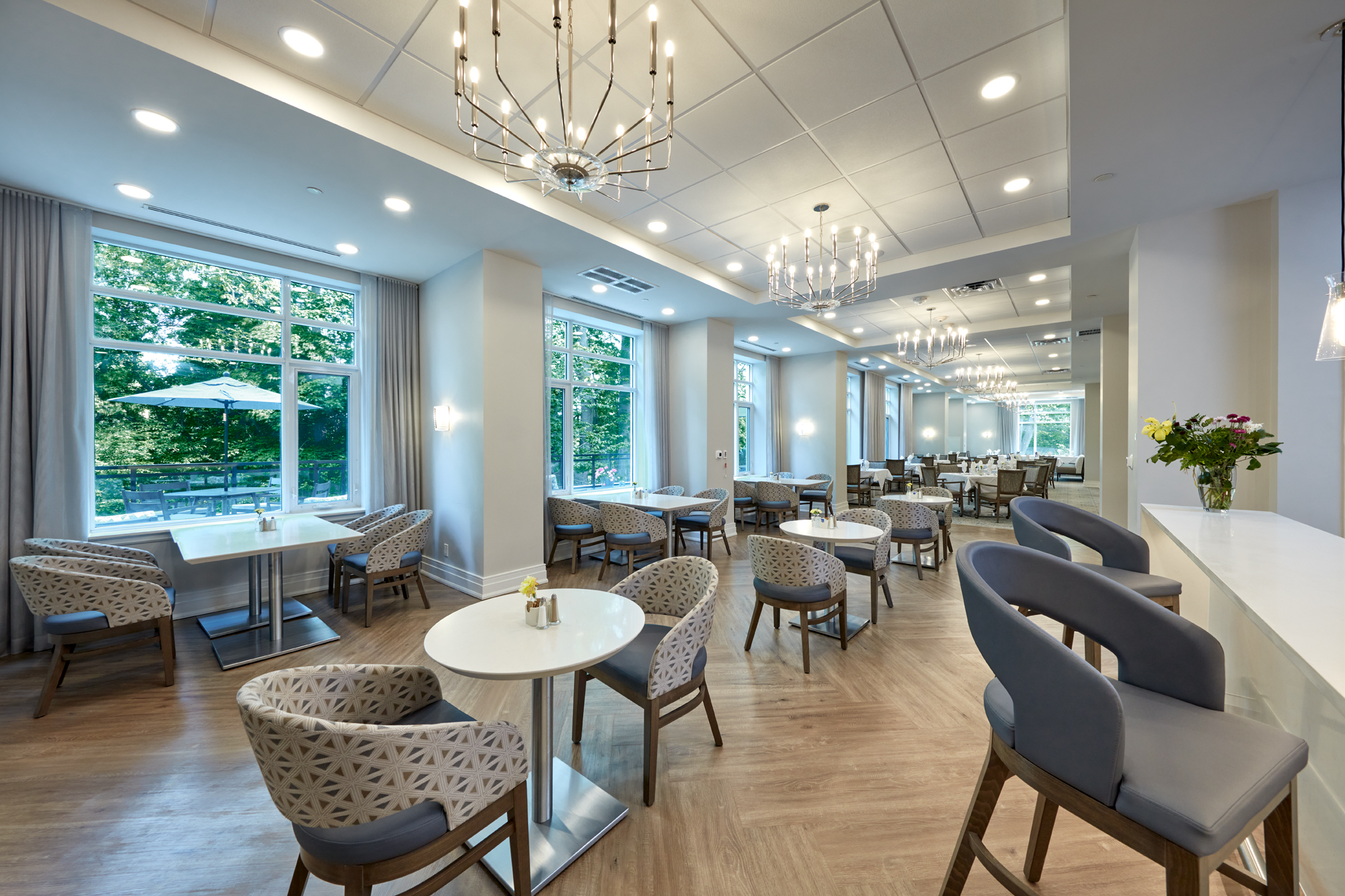 Dining room and bar at Edgewater Senior Living