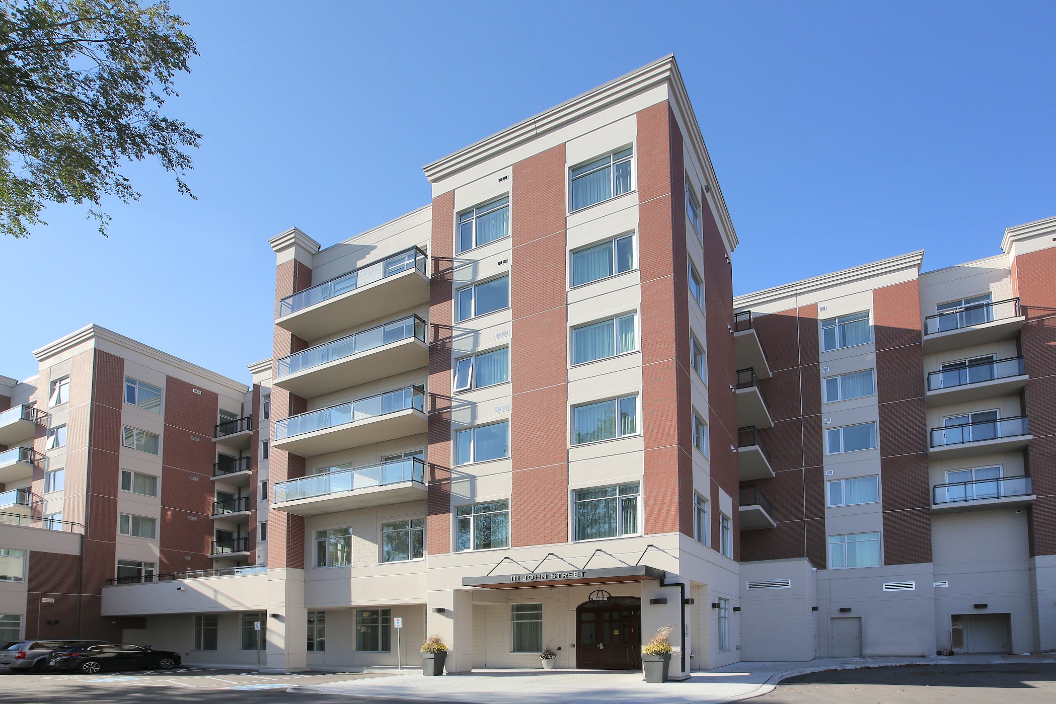 Exterior of Edgewater Senior Living